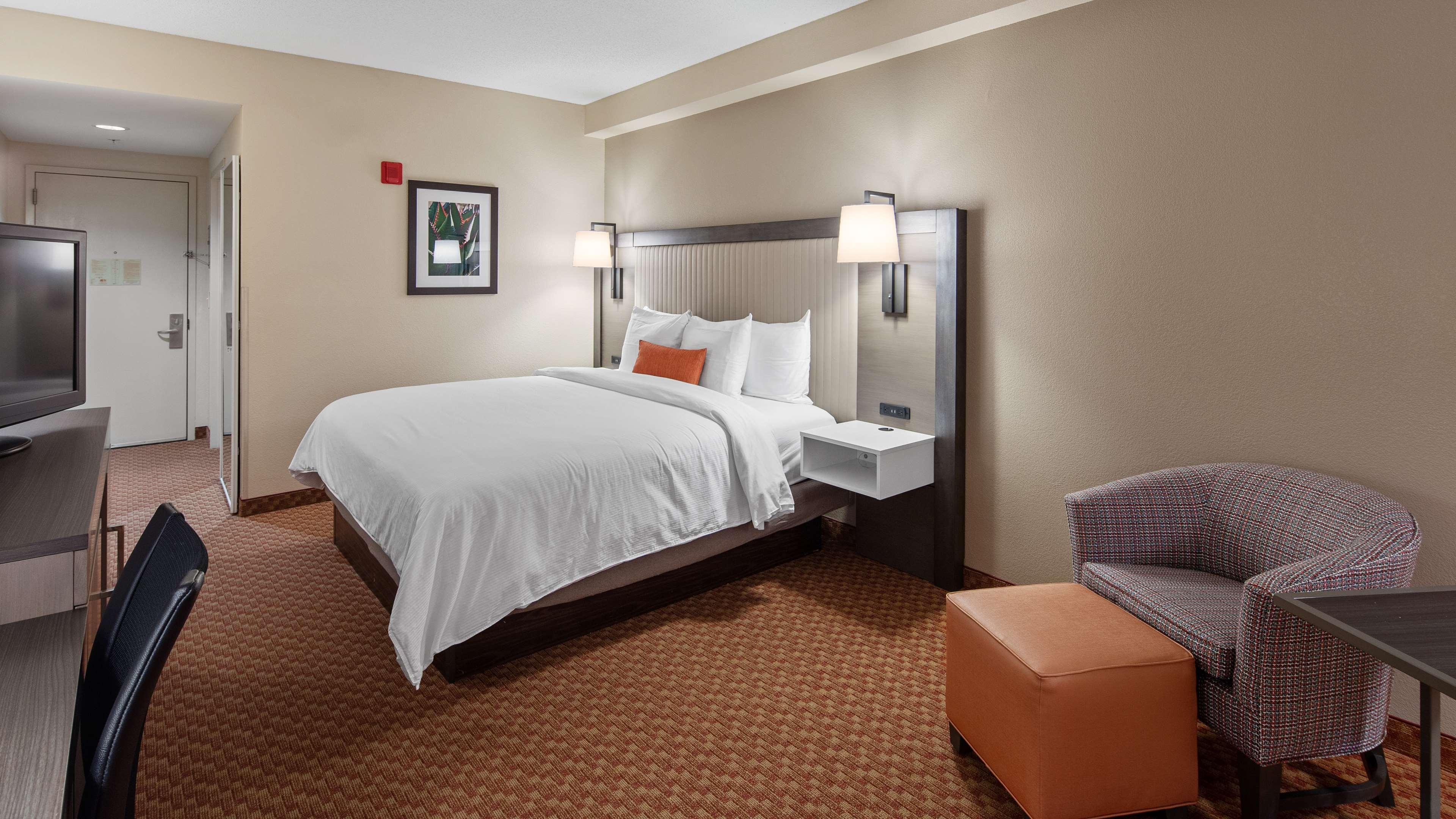Best Western Plus Kendall Hotel & Suites מראה חיצוני תמונה