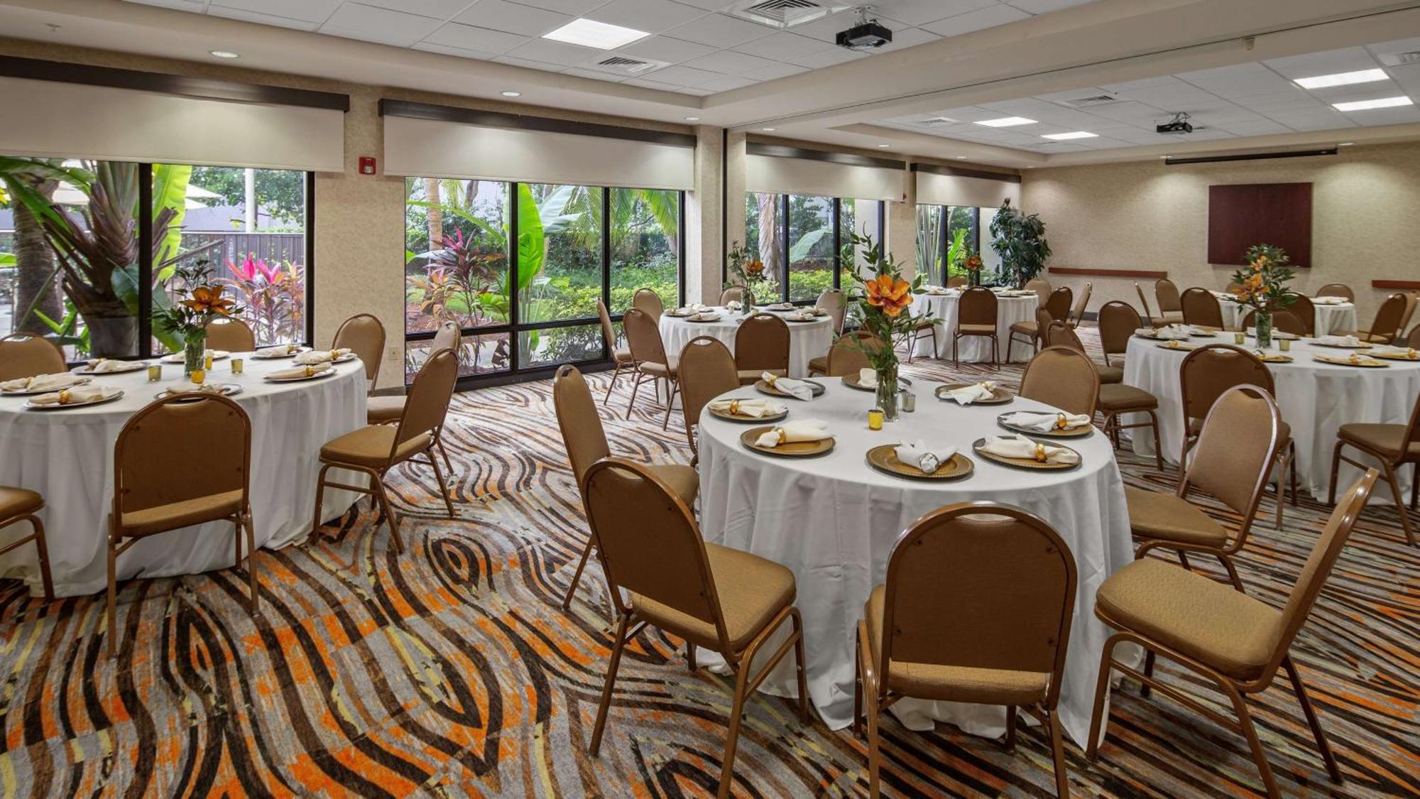 The Crossings Best Western Plus Kendall Hotel & Suites מראה חיצוני תמונה