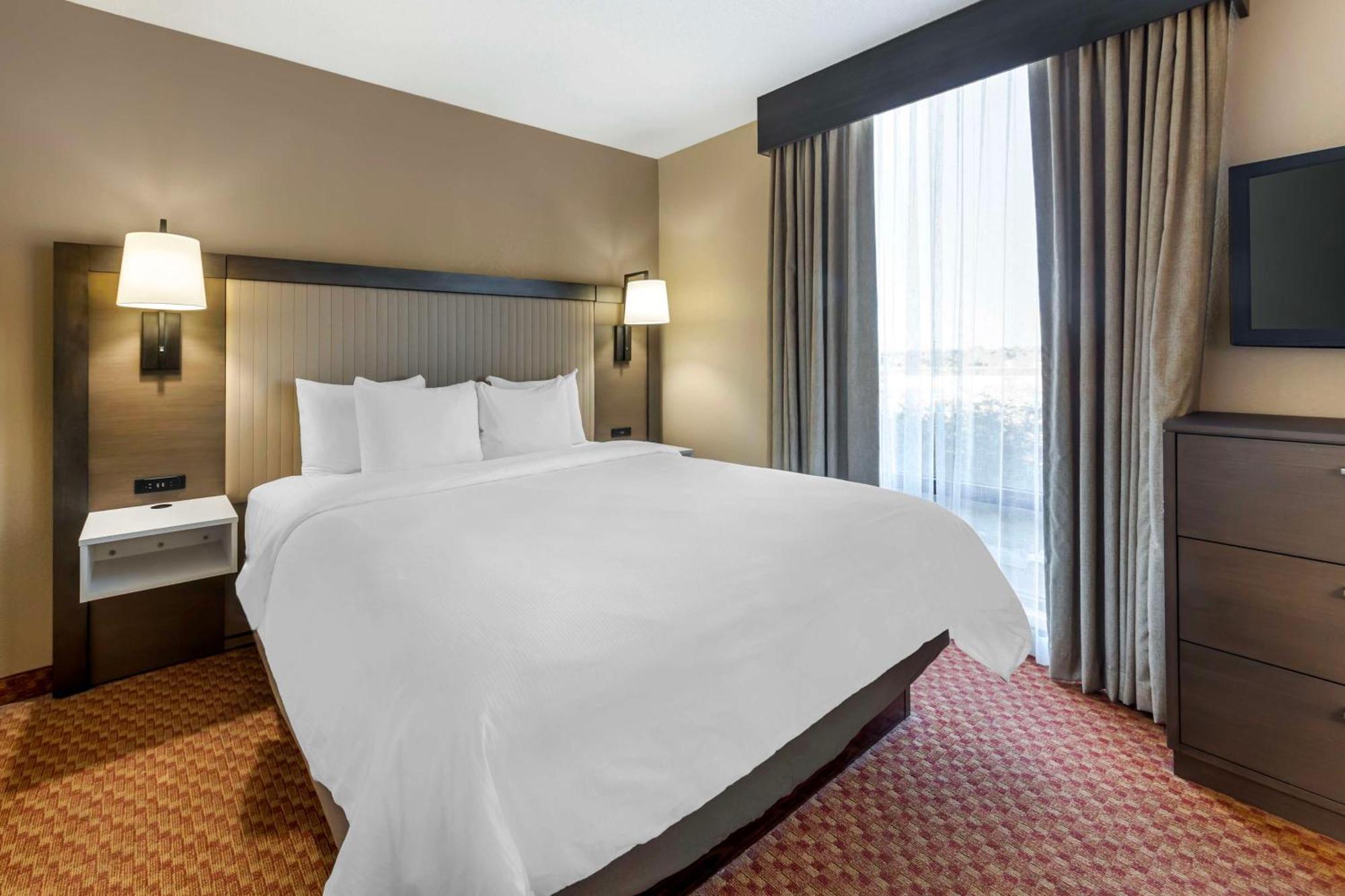 The Crossings Best Western Plus Kendall Hotel & Suites מראה חיצוני תמונה