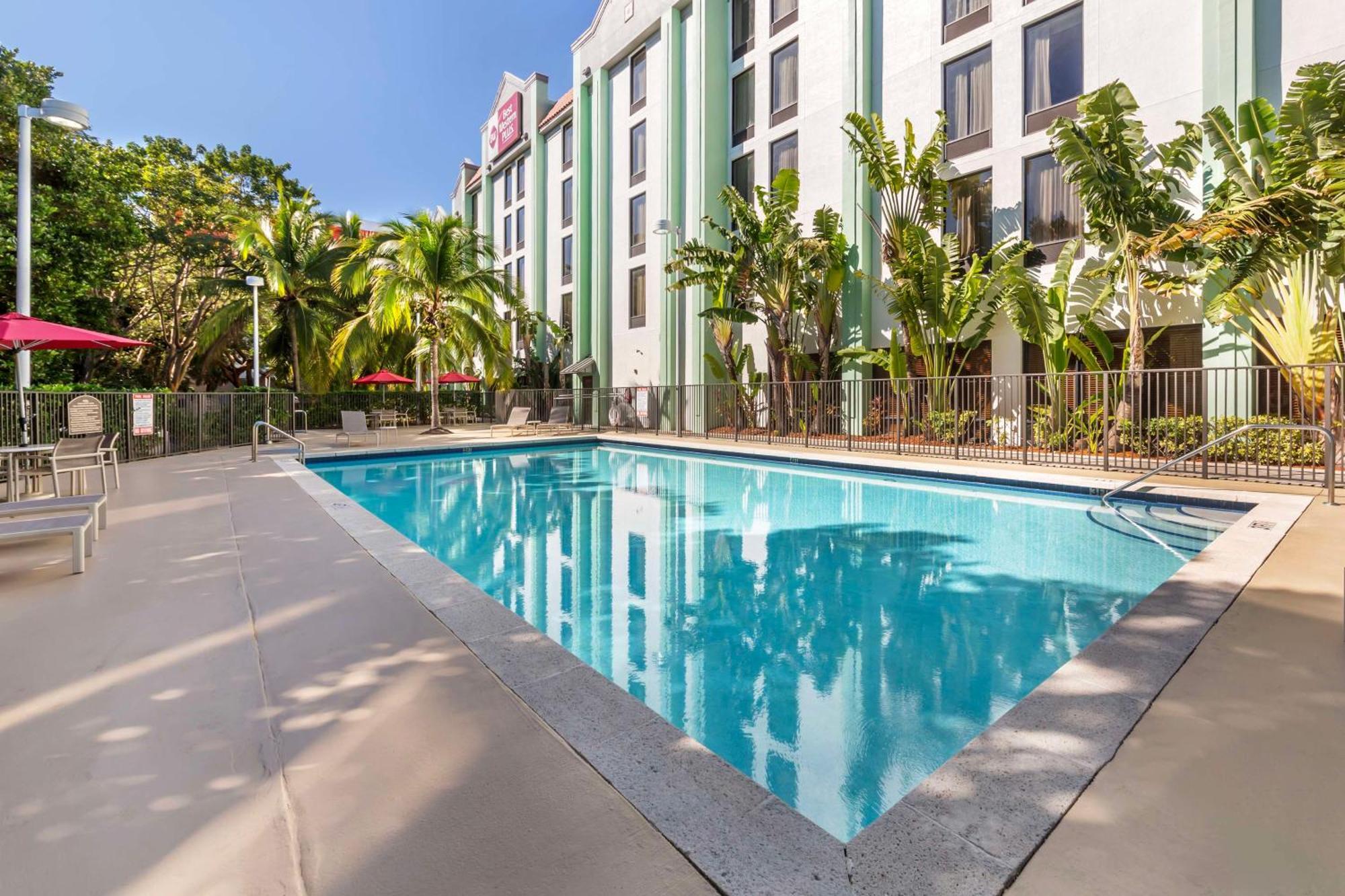 The Crossings Best Western Plus Kendall Hotel & Suites מראה חיצוני תמונה