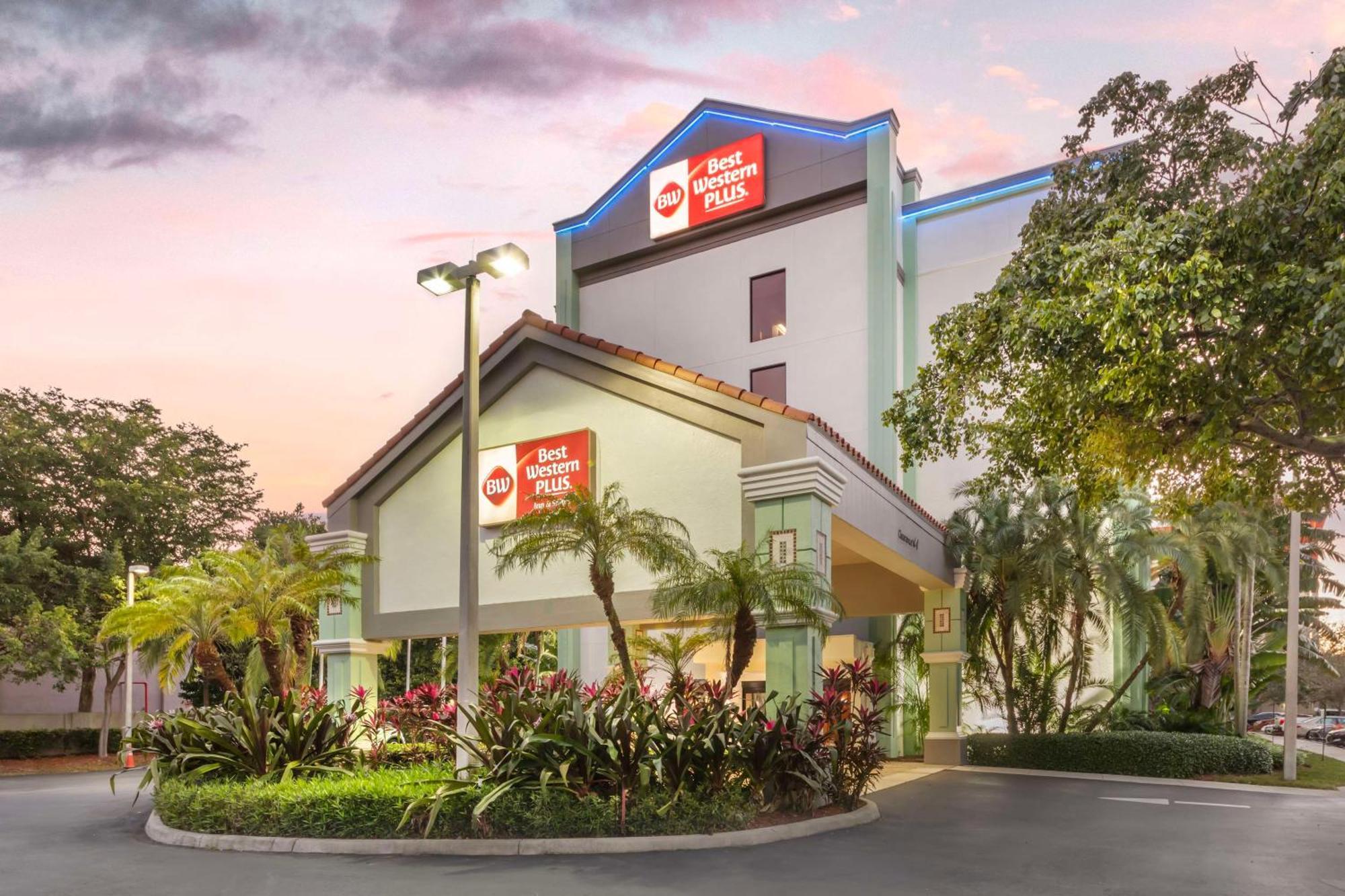 The Crossings Best Western Plus Kendall Hotel & Suites מראה חיצוני תמונה