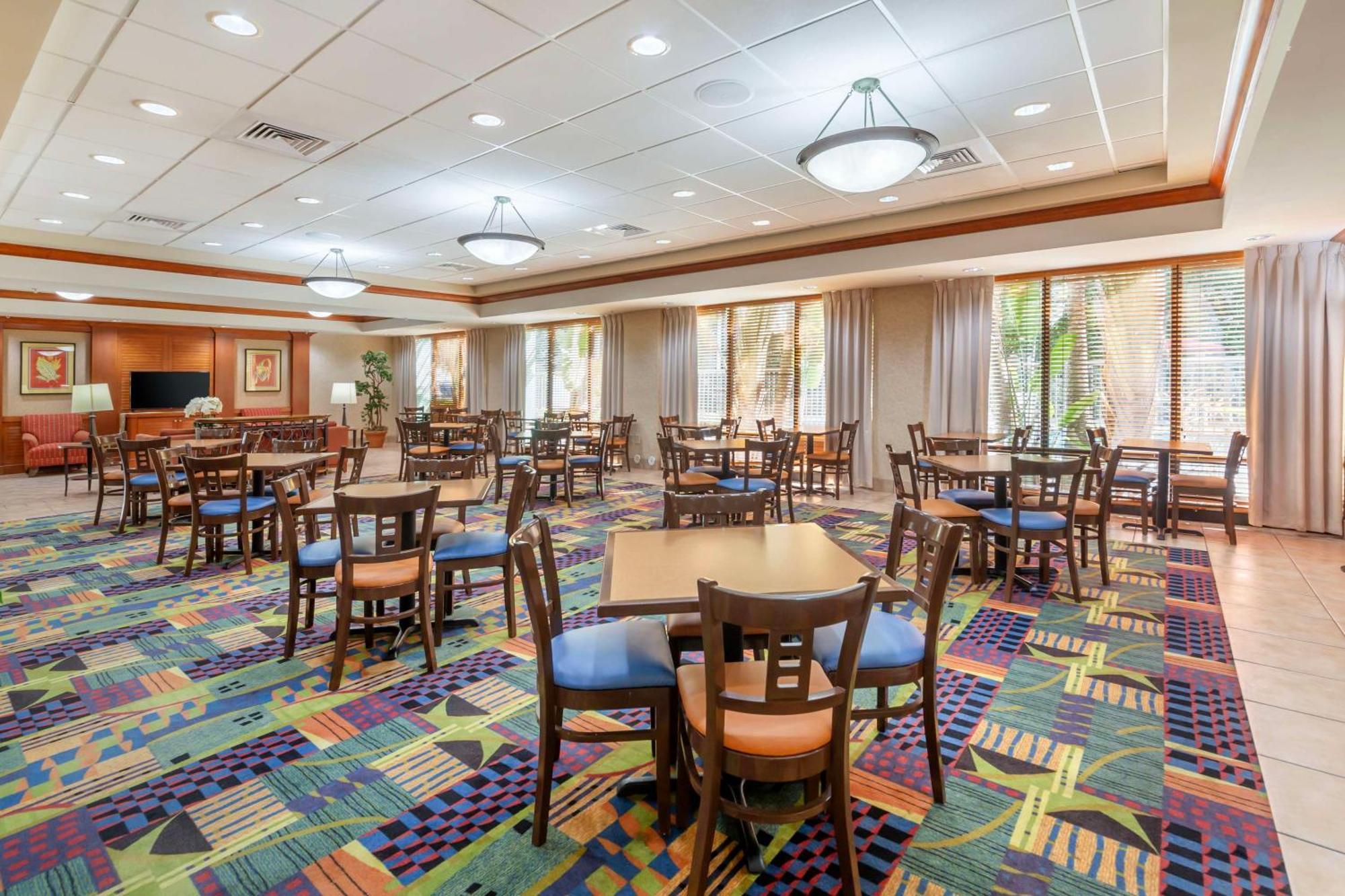 The Crossings Best Western Plus Kendall Hotel & Suites מראה חיצוני תמונה